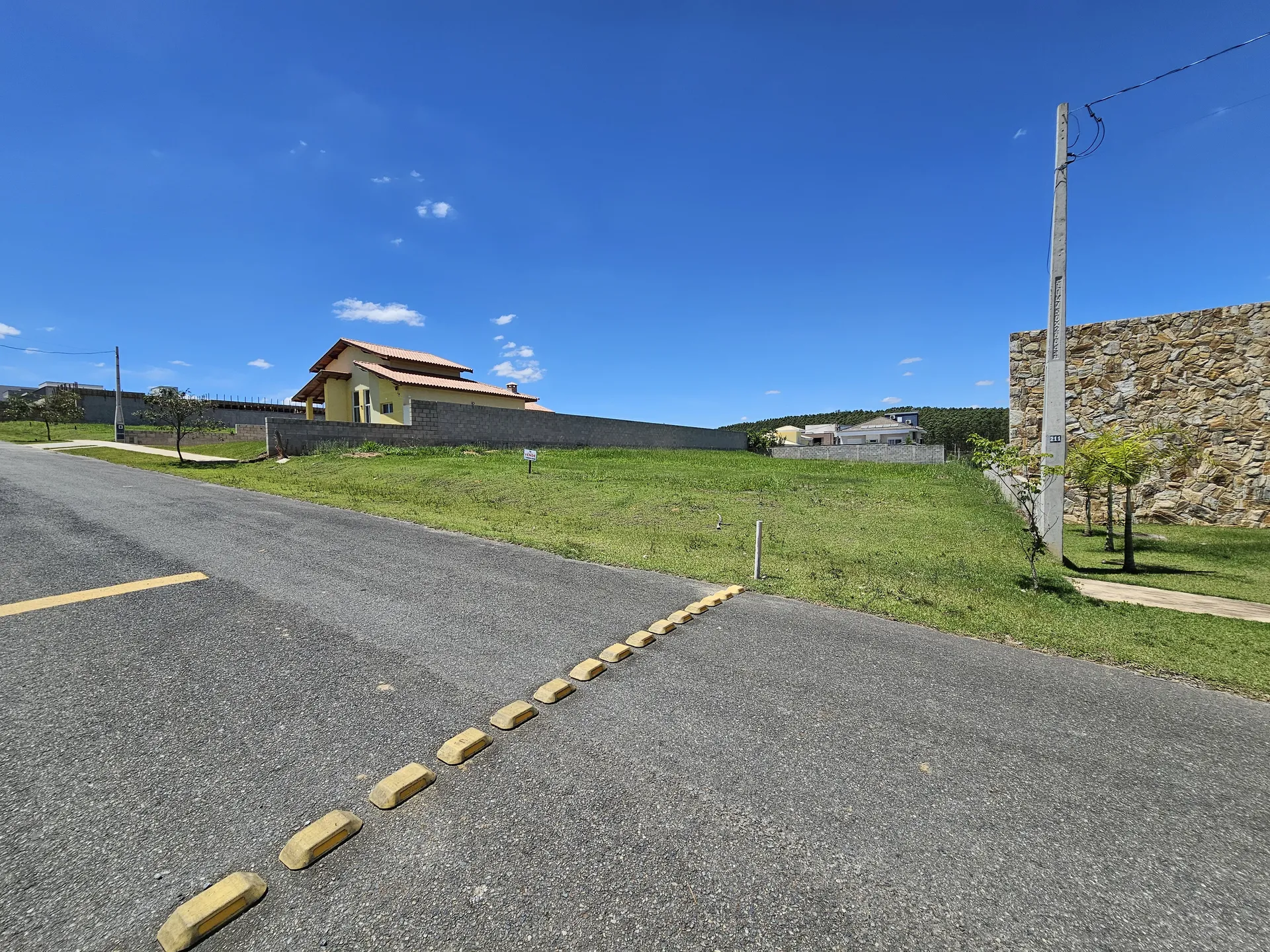 Vista lateral do lote 20 x 50