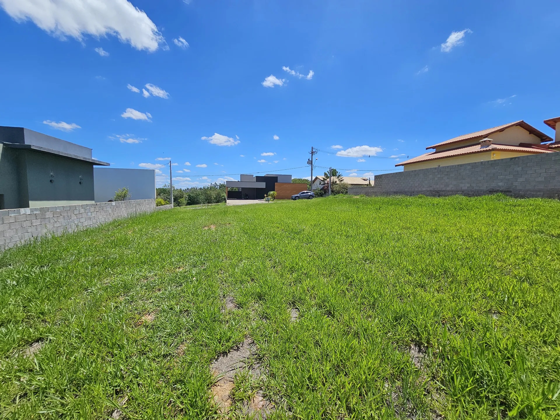 Visão do fundo do lote em direção à rua